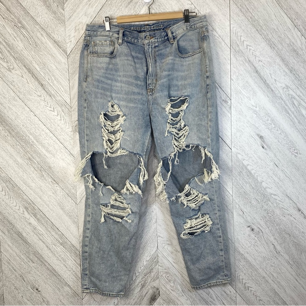 American Eagle Size 16R Mom Jeans Light Wash Distressed Denim Pants